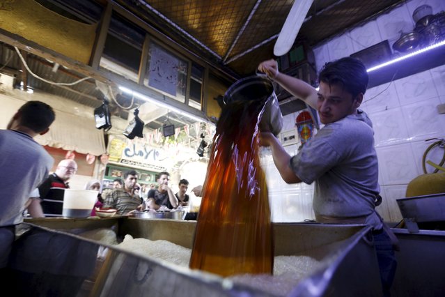 Traditional beverages are prepared during the last week of the Muslim fasting month of Ramadan in Damascus, Syria July 11, 2015. (Photo by Omar Sanadiki/Reuters)