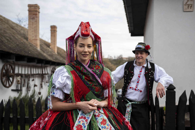 Hungarian villagers wear folk costumes during a traditional Easter Monday celebration in Holloko, Hungary, Monday April 10, 2023. Easter is the greatest holiday of the entire year in the Roman Catholic Church as it commemorates the resurrection of Jesus Christ, as recounted in the Bible. (Photo by Denes Erdos/AP Photo)