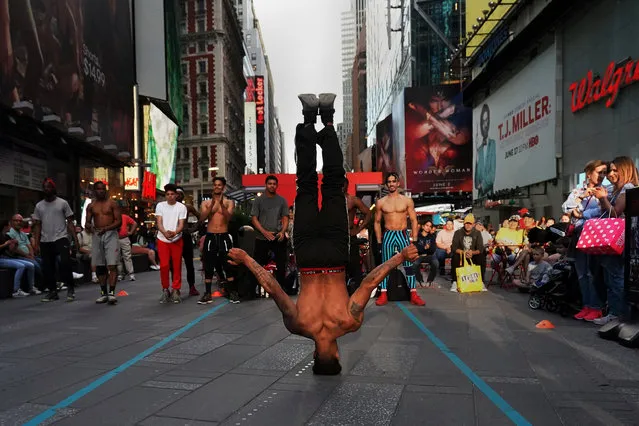 A break dancer stands on his head in Times Square in the Manhattan borough of New York City, New York, U.S. June 1, 2017. (Photo by Carlo Allegri/Reuters)