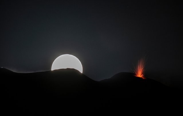 The Deer Moon rises behind new strombolian activity at the Voragine crater of Mount Etna on July 21, 2024 in Maletto, Italy. The full Moon in July is called the “Deer Moon”, a definition derived from the Native American tribe of the Algonquins, and a reference to the maximum development of male deer antlers. (Photo by Fabrizio Villa/Getty Images)