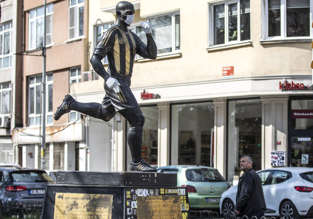 Face mask and medical gloves were put on the statue of Alex de Souza to attract attention precautions against coronavirus (COVID-19) in Istanbul, Turkey on March 20, 2020. (Photo by Sebnem Coskun/Anadolu Agency via Getty Images)