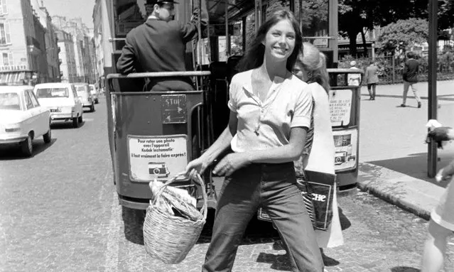 English-French actress Jane Birkin shopping with a basket bag in Paris on June 4, 1970. (Photo by WATFORD/Mirrorpix/Mirrorpix via Getty Images)