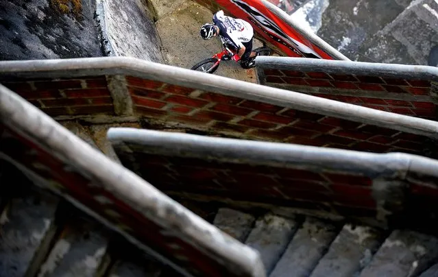 Cyclist Javier Zapata rides up the stairs of the Piedra del Penol monolith on November 21, 2010 in Guatape municipality, east of Antioquia department, Colombia. Zapata rode up 649 steps, with a time of 43 minutes, setting the Guinness World Record. (Photo by Raul Arboleda/AFP Photo)