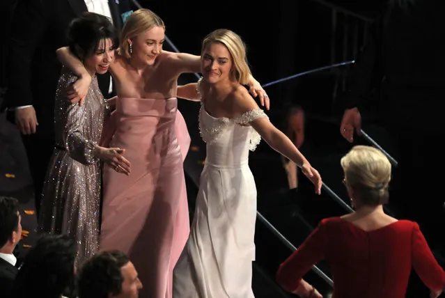 Actresses Sally Hawkins, Saoirse Ronan and Margot Robbie reach out to Meryl Streep during Frances McDormand's Best Actress acceptance speech at the 90th Academy Awards in Hollywood, California on March 4, 2018. (Photo by Lucas Jackson/Reuters)