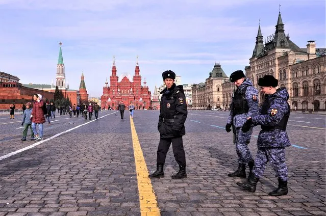 Russian law enforcement officers patrol Red Square in central Moscow, Russia on March 20, 2023. (Photo by Evgenia Novozhenina/Reuters)