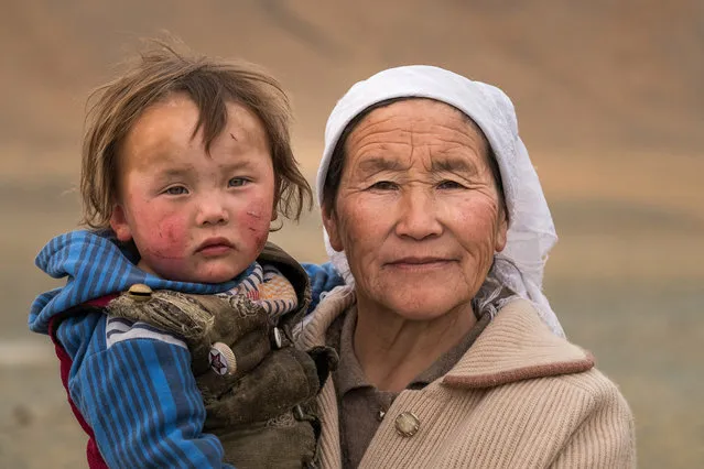 The journey can be hard on young members of the family but they are taught from a young about the Kazakh way of life in Altai Mountains, Mongolia, September 2016. (Photo by Joel Santos/Barcroft Images)