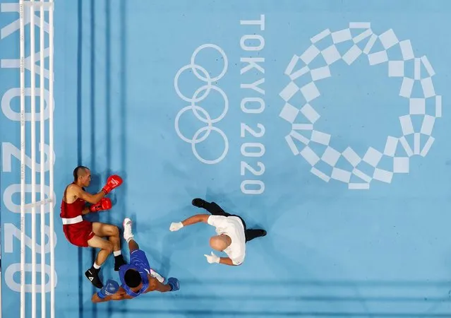 Eldric Sella Rodriguez (red) of Refugee Olympic Team is knocked down by Euri Cedeno Martinez of Dominican Republic during the Men's Middle (69-75kg) on day three of the Tokyo 2020 Olympic Games at Kokugikan Arena on July 26, 2021 in Tokyo, Japan. (Photo by Ueslei Marcelino/Reuters)