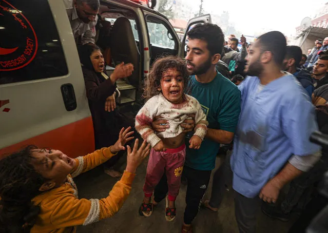 Palestinians, including children, wounded in Israeli attacks are being brought to Nasser Hospital for treatment in Khan Yunis, Gaza on December 05, 2023. (Photo by Mustafa Hassona/Anadolu via Getty Images)