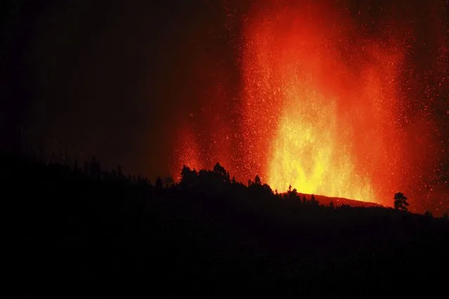 Lava flows from an eruption of a volcano near El Paso on the island of La Palma in the Canaries, Spain, Sunday, September 19, 2021. Lava continues to flow slowly from a volcano that erupted in Spain’s Canary Islands off northwest Africa. The head of the islands' regional government says Monday he expects no injuries to people in the area after some 5,000 were evacuated. (Photo by Europa Press via AP Photo)