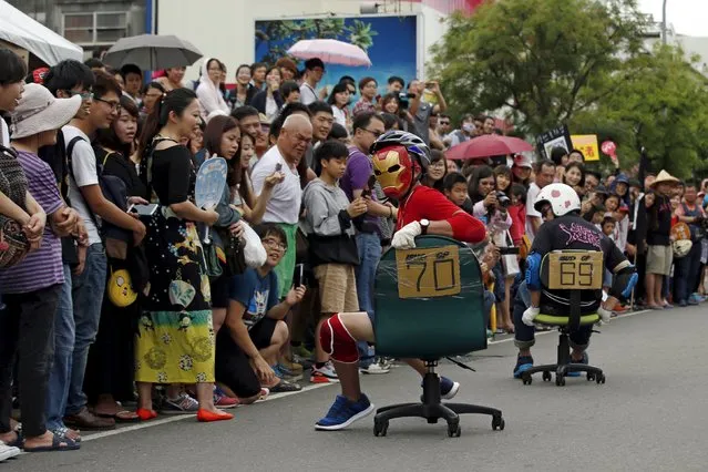 Competitors take part in the office chair race ISU-1 Grand Prix in Tainan, southern Taiwan April 24, 2016. (Photo by Tyrone Siu/Reuters)