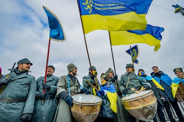 People in traditional costumes play the drums during the celebrations of the Day of Unity in Kiev on January 22, 2022. On January 22, 1919, an Act of Unification of Ukrainian lands into a single Ukraine was declared in Kyiv. (Photo by Celestino Arce Lavin/ZUMA Press Wire/Rex Features/Shutterstock)