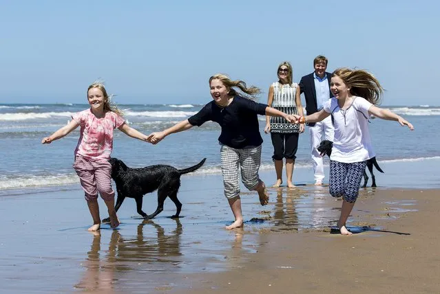 Princess Ariane (L), Princess Catharina-Amalia (C) and Princess Alexia (R), play on the beach during a photo session as their parents, King Willem-Alexander and Queen Maxima of the Netherlands look on near Wassenaar, the Netherlands, July 10, 2015. (Photo by Michael Kooren/Reuters)