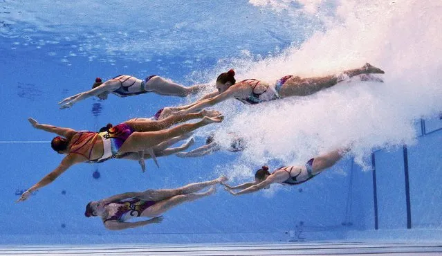 Members of Team Canada are seen underwater as they perform in the synchronised swimming team free routine preliminary at the Aquatics World Championships in Kazan, Russia July 28, 2015. (Photo by Michael Dalder/Reuters)