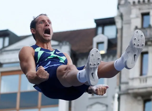 Renaud Lavillenie of France during the pole vault city event of the Athletissima IAAF Diamond League international athletics meeting, in Lausanne, Switzerland, Wednesday, September 2, 2020. Due to the pandemic of the coronavirus disease (COVID-19), this year's Athletissima meeting organize only the so-called “City Event”, an edition of Athletissima reserved exclusively for pole vault organised in the city centre and in front of 1000 spectators. (Photo by Denis Balibouse/Reuters)