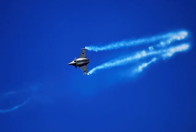 An Dassault Rafale from the French Air Force flies over San Lorenzo beach during an aerial exhibition in Gijon, northern Spain, northern Spain, July 24, 2016. (Photo by Eloy Alonso/Reuters)