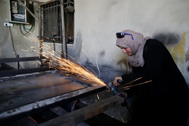 Palestinian woman Ranim Safadi, 30, works at a metal workshop owned by her family in the West bank village of Urif, near Nablus October 31, 2016. (Photo by Abed Omar Qusini/Reuters)
