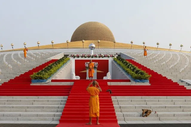 Buddhist monks takes pictures at Wat Phra Dhammakaya temple in Pathum Thani province, north of Bangkok after a ceremony on Makha Bucha Day February 22, 2016. (Photo by Jorge Silva/Reuters)