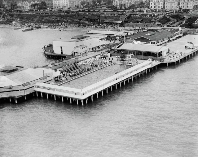 The swimming pool on Clacton Pier, Clacton-on-Sea, 1932. (Photo by Aerofilms Collection via “A History of Britain From Above”)