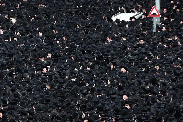 Ultra Orthodox Jews take part in a funeral of a Jewish spiritual leader amid the coronavirus disease (COVID-19) restrictions in Jerusalem on January 31, 2021. (Photo by Ronen Zvulun/Reuters)