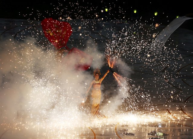 Dancers perform during the closing ceremony of the 32nd Southeast Asian Games (SEA Games) at the Morodok Techo National Stadium in Phnom Penh, Cambodia on May 17, 2023. (Photo by Chalinee Thirasupa/Reuters)