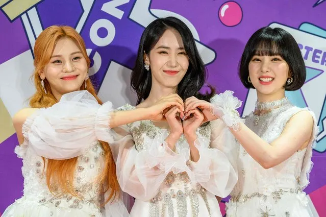 Members of South Korean K-Pop girl group VIVIZ pose on the red carpet at KCON Seoul 2022 in Seoul on May 7, 2022. (Photo by Anthony Wallace/AFP Photo)