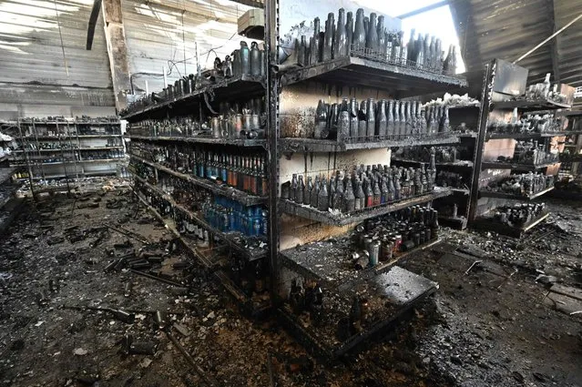 A photograph taken on June 28, 2022 shows charred goods in a grocery store of the destroyed Amstor mall in Kremenchuk, one day after it was hit by a Russian missile strike according to Ukrainian authorities. A Russian missile strike on a crowded mall in central Ukraine killed at least 18 people in what Group of Seven leaders branded “a war crime” at a meeting in Germany where they looked to step up sanctions on Moscow. The leaders vowed that Russian President and those responsible would be held to account for June 27's strike in the city of Kremenchuk, carried out during the shopping mall's busiest hours. (Photo by Genya Savilov/AFP Photo)