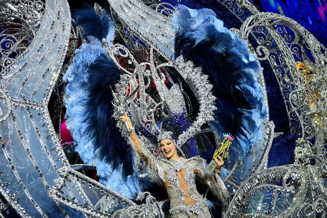 Sara Cruz Teja celebrates after being elected Santa Cruz de Tenerife's Carnival Queen during the carnival celebrations in Santa Cruz de Tenerife, on the Spanish Canary island of Tenerife, on February 19, 2020. (Photo by Gabriel Bouys/AFP Photo)