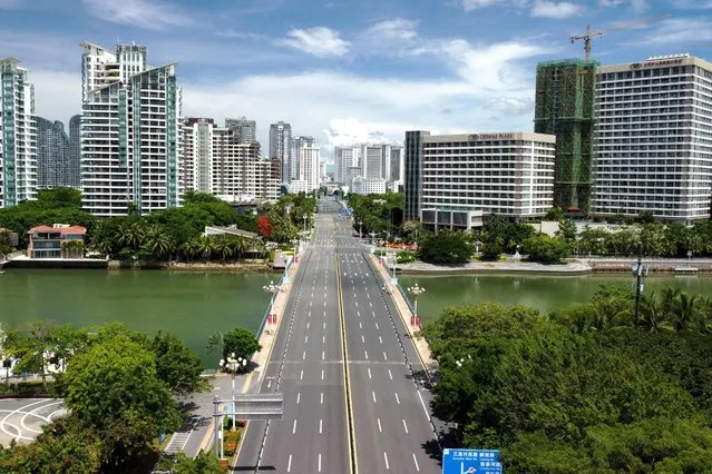 This aerial photo taken on August 7, 2022 shows an empty road as the area is closed off and restricted due to an outbreak of the Covid-19 coronavirus in Hainan, in China's southern Hainan province. (Photo by AFP Photo/China Stringer Network)