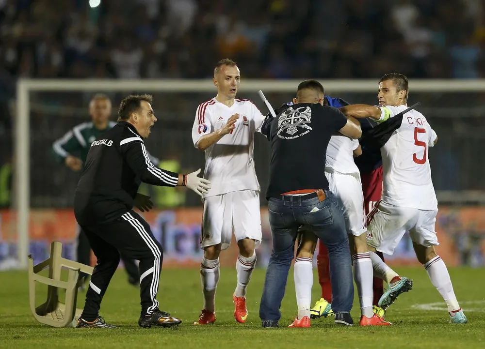 Vs serbia. Албания и Сербия. Albania vs Serbia. На матче в Сербии перфоманс Христос воскрес.