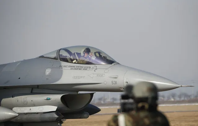 A U.S. Air Force F-16 fighter jet takes part in a joint aerial drills called Vigilant Ace between U.S and South Korea, at the Osan Air Base in Pyeongtaek, South Korea, Wednesday, December 6, 2017. The five-day drill is meant to improve the allies' wartime capabilities and preparedness, South Korea's defense ministry said. (Photo by Kim Hong-Ji/Pool Photo via AP Photo)