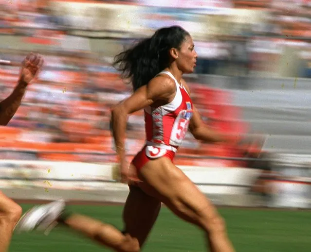 U.S. sprinter Florence Griffith Joyner of Los Angeles strides to a world record in a semifinal heat of the Olympic women's 200-meter dash in Seoul Thursday, September 29, 1988. Joyner's time of 21.56 seconds claimed the record and moved her into the finals in the event. (Photo by Lennox McLendon/AP Photo)