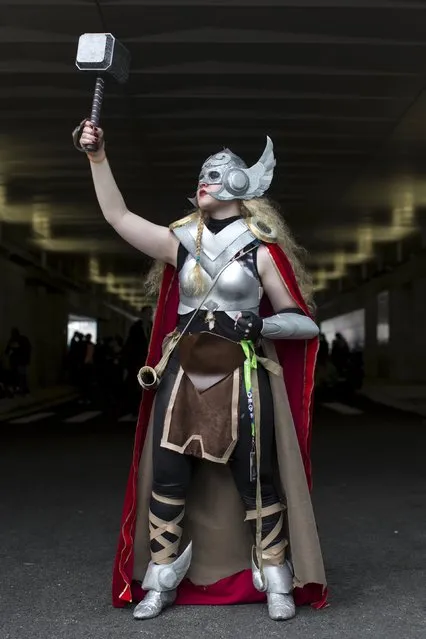 Rachel Temkin poses as Thor on day two of New York Comic Con in Manhattan, New York, October 9, 2015. (Photo by Andrew Kelly/Reuters)