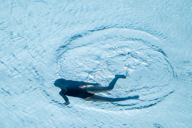 A woman takes advantage of the warm conditions to swim in the elevated outdoor Sky Pool at Embassy Gardens in Nine Elms, UK on June 17, 2025. The forecast is for temperatures in the capital to rise above 30°C by the weekend. (Photo by Stephen Chung /Alamy Live News)