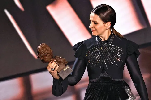 French actress Juliette Binoche receives the International Honorary Goya award during the Spanish Film Academy's Goya Awards ceremony in Seville, Spain on February 11, 2023. (Photo by Marcelo del Pozo/Reuters)