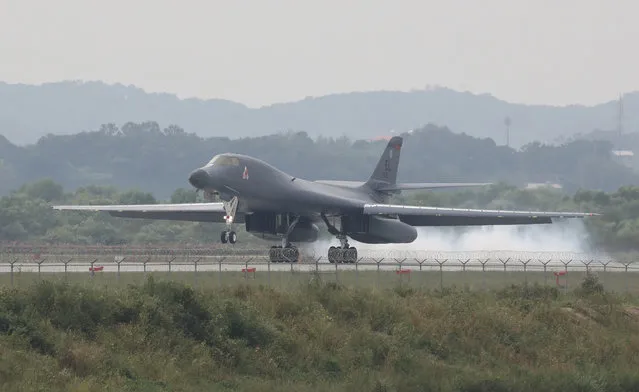 A U.S. Air Force B-1B bomber lands Osan Air Base in Pyeongtaek, South Korea, September 21, 2016. (Photo by Reuters/Yonhap)