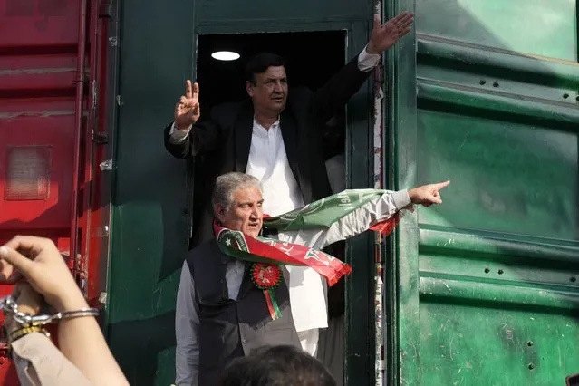 Shah Mahmood Qureshi, bottom center, a senior leader of Pakistan's former prime minister Imran Khan's “Pakistan Tehreek-e-Insaf” party takes part in a rally, in Lahore, Pakistan, Wednesday, February 22, 2023. Hundreds of supporters of Pakistan's former prime minister on Wednesday defied a ban on rallies in a commercial area of the city of Lahore, taunting police and asking to be arrested en masse. (Photo by K.M. Chaudary/AP Photo)