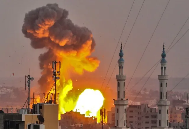 A picture taken on July 20, 2018 shows a fireball exploding in Gaza City during Israeli bombardment. Israeli aircraft and tanks hit targets across the Gaza Strip on July 20 after shots were fired at troops on the border, the army said, with Hamas reporting several members of its military wing killed in the latest flare-up in months of tensions. (Photo by Bashar Taleb/AFP Photo)