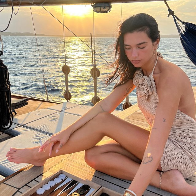 English-Albanian singer and songwriter.Dua Lipa plays boardgames on a yacht in the second decade of August 2023. (Photo by dualipa/Instagram)