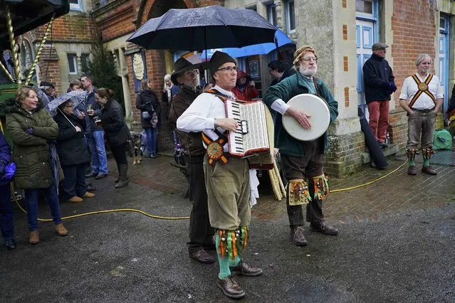 Members of The Ashdown Forrest Morris Men enjoy a dance and a drink at The New Inn pub in Hadlow Down, southern England, Britain January 1, 2017. (Photo by Dylan Martinez/Reuters)