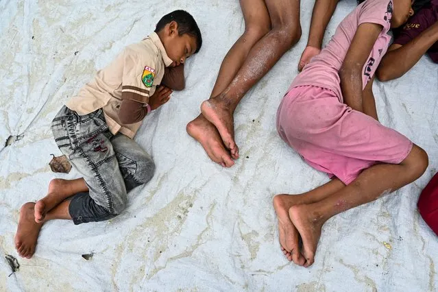 Newly-arrived Rohingya refugees rest at a beach on Sabang island, Aceh province, on December 2, 2023. (Photo by Chaideer Mahyuddin/AFP Photo)