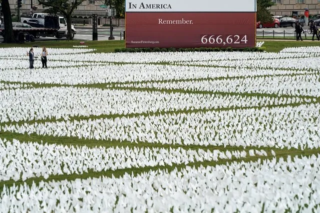 An exhibition of white flags representing Americans who have died of coronavirus disease (COVID-19), which are placed over 20 acres of the National Mall, is seen in Washington, U.S., September 17, 2021. (Photo by Joshua Roberts/Reuters)