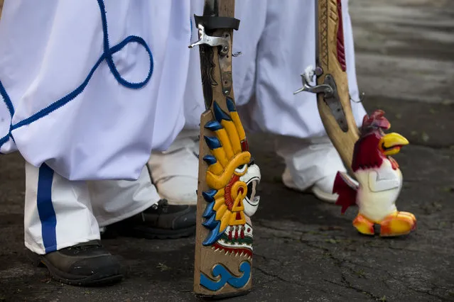 Mexicans dressed as French soldiers carry handcrafted guns, ahead of a reenactment of the battle of Puebla between Zacapoaxtla Indians and the French army during Cinco de Mayo celebrations in Mexico City, Tuesday, May 5, 2015. (Photo by Rebecca Blackwell/AP Photo)