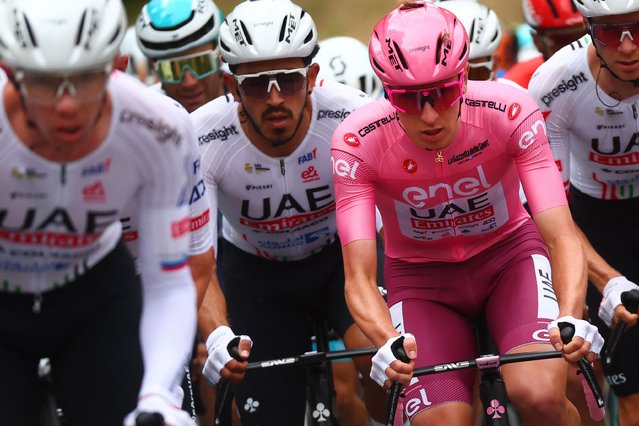 Pink Jersey Team UAE's Slovenian rider Tadej Pogacar (R) rides in the pack during the 3rd stage of the 107th Giro d'Italia cycling race, 166 km between Novara and Fossano, on May 6, 2024. (Photo by Luca Bettini/AFP Photo)