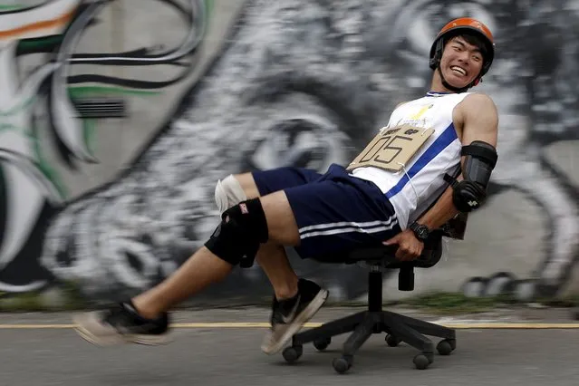 A competitor takes part in the office chair race ISU-1 Grand Prix in Tainan, southern Taiwan April 24, 2016. (Photo by Tyrone Siu/Reuters)