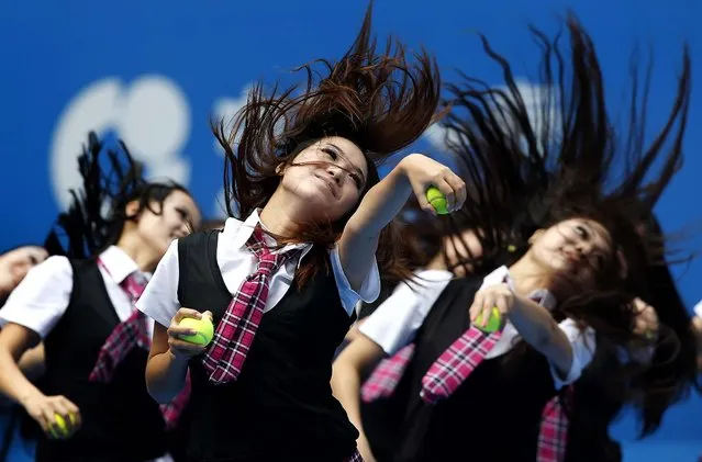 Cheerleaders perform at the China Open tennis tournament in Beijing, on October 6, 2013. (Photo by Kim Kyung-Hoon/Reuters)
