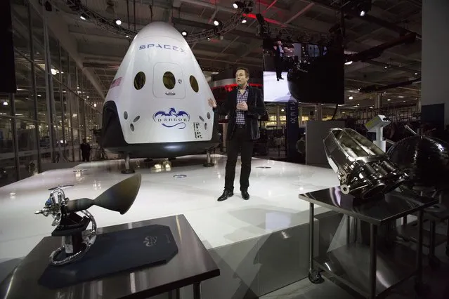 SpaceX CEO Elon Musk speaks after unveiling the Dragon V2 spacecraft in Hawthorne, California May 29, 2014. REUTERS/Mario Anzuoni