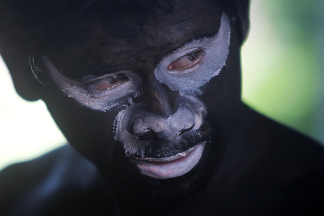 A man painted in black takes part in the annual “Lok Ta Pring Ka-Ek” religious festival, to pray for fortune and rain for the rice fields at the outskirts of Phnom Penh, Cambodia June 9, 2016. (Photo by Samrang Pring/Reuters)