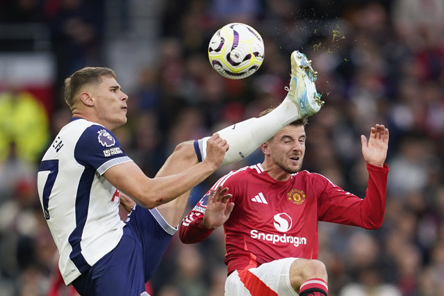 Tottenham's Micky van de Ven, left, challenges for the ball with Manchester United's Mason Mount during the English Premier League soccer match between Manchester United and Tottenham Hotspur at Old Trafford stadium in Manchester, England, Sunday, September 29, 2024. (Photo by Dave Thompson/AP Photo)