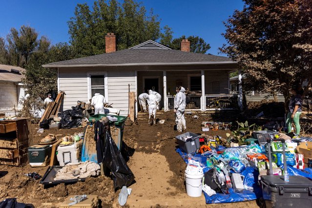 Volunteers help residents to clean their homes covered in mud, following the passing of Hurricane Helene, in Swannanoa, North Carolina on October 7, 2024. (Photo by Eduardo Munoz/Reuters)