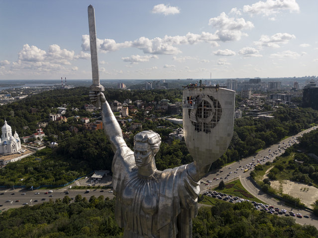 The Motherland Monument is seen after workers removed a Soviet emblem from the shield of the monument in Kyiv, Ukraine, Tuesday, August 1, 2023. (Photo by Jae C. Hong/AP Photo)